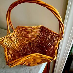 Beautiful star shaped basket.